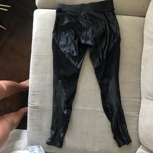 Black shinny workout Capri